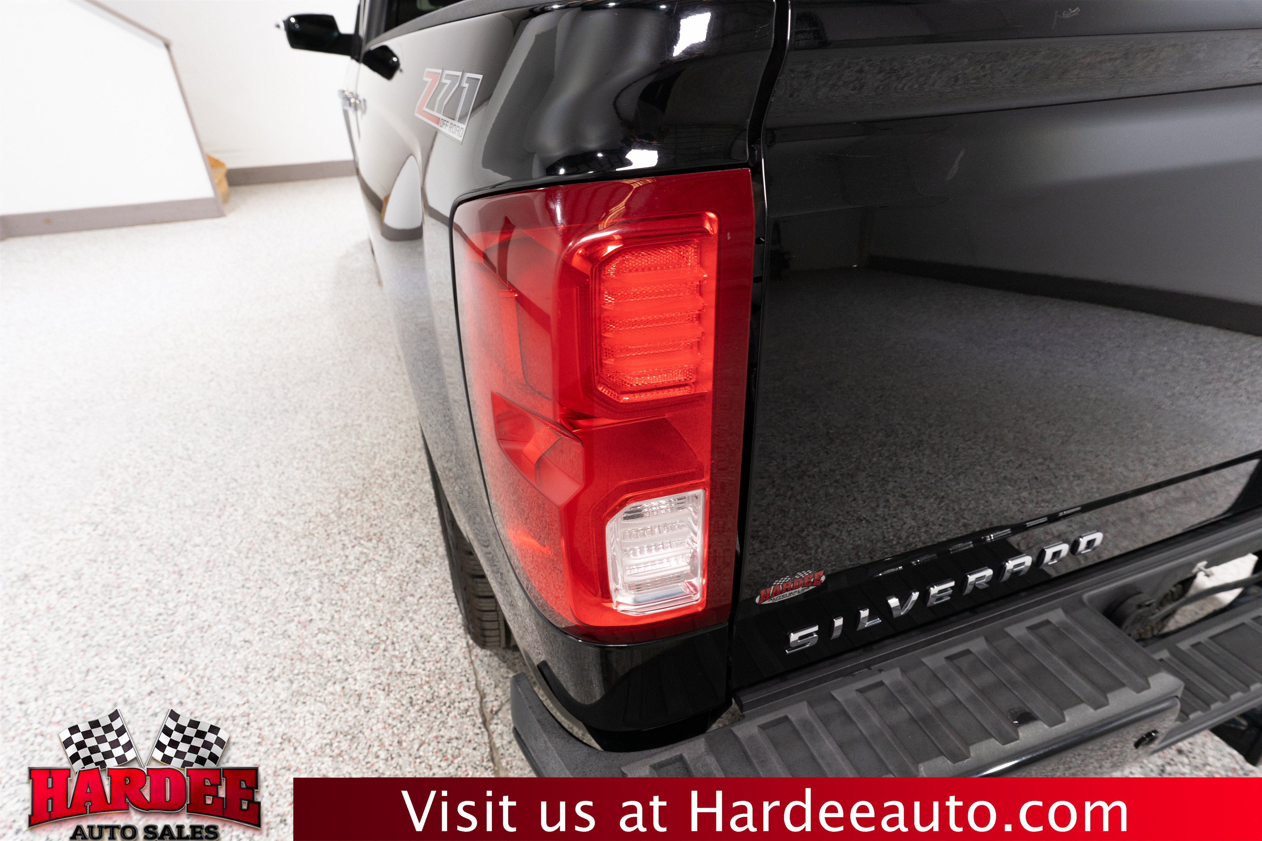 Used 2017 Chevrolet Silverado 1500 LTZ Z71 w/ LTZ Plus Package AWD/4WD image 9