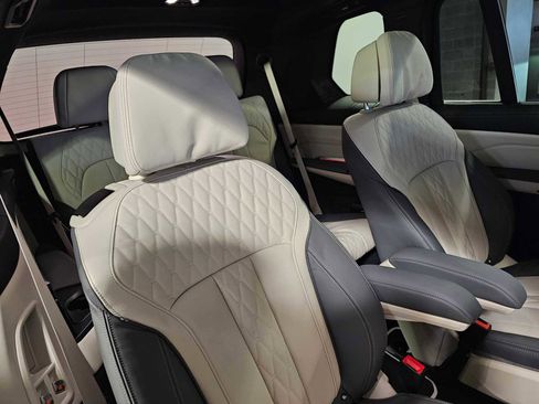 New 2026 BMW X7 M60i image 43