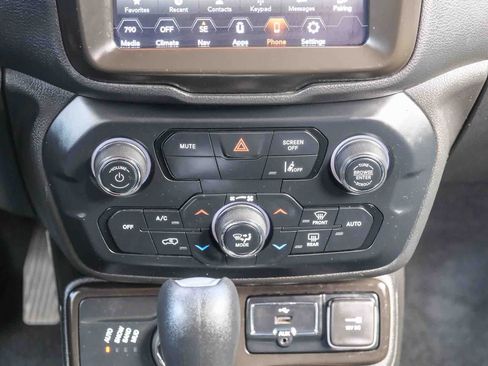 Used 2023 Jeep Renegade Latitude AWD/4WD image 13