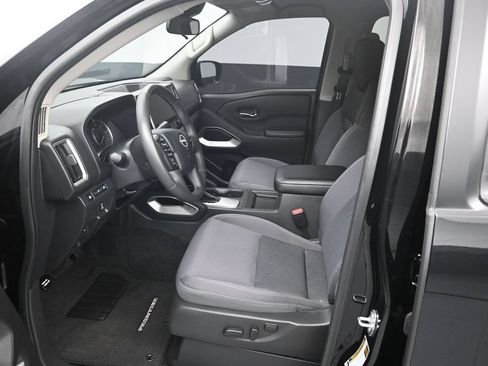 Used 2025 Nissan Frontier SV w/ SV Convenience Package AWD/4WD image 9