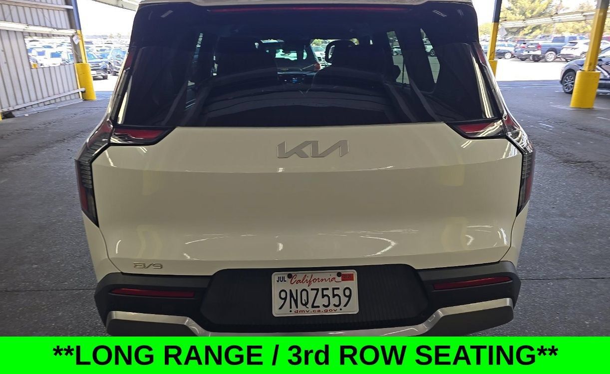 Certified 2024 Kia EV9 Light Long Range RWD image 3