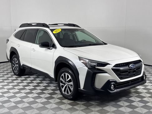 Used 2023 Subaru Outback Premium image 3