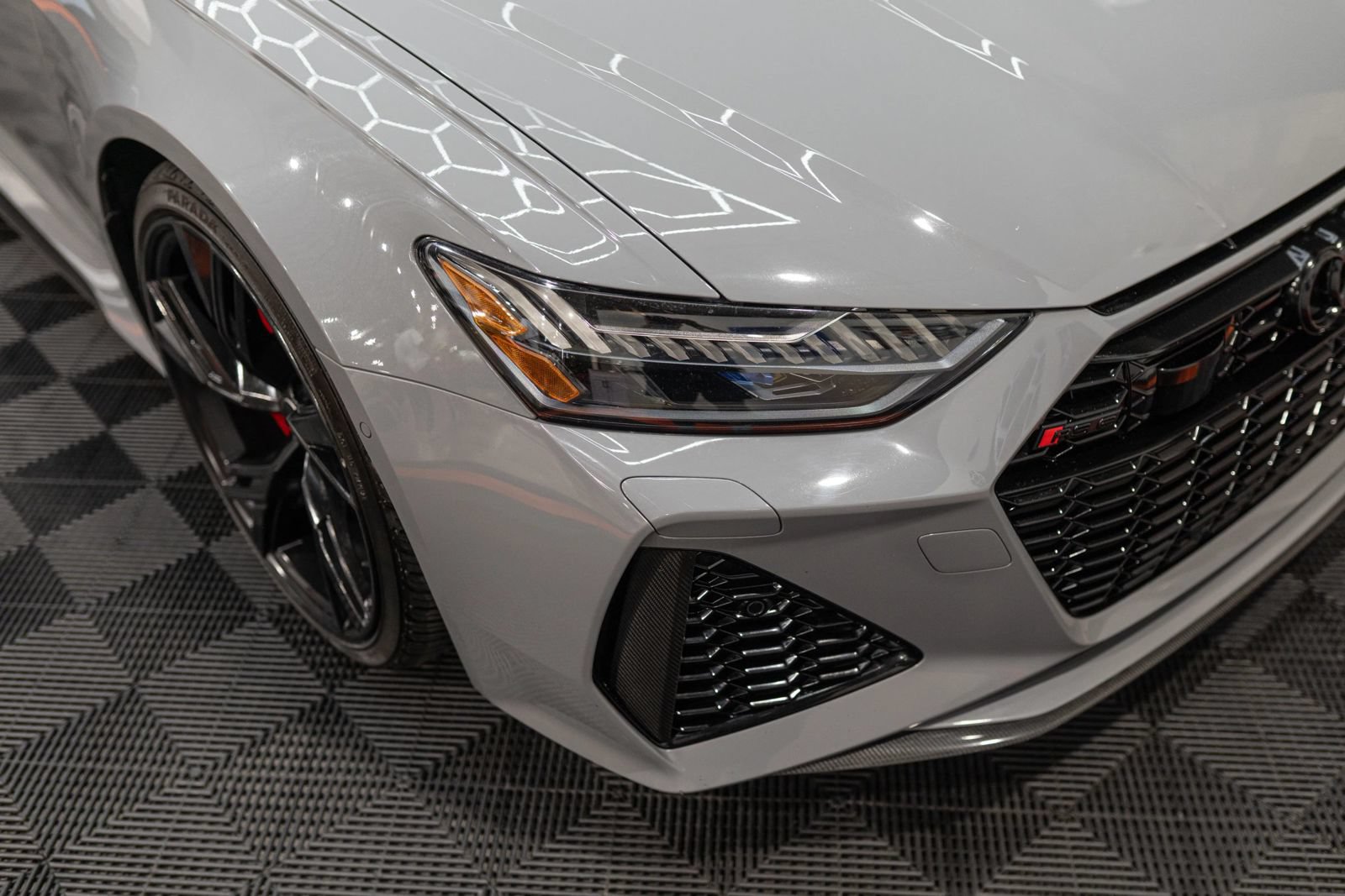 Used 2021 Audi RS 6 w/ Carbon Optic Package AWD/4WD image 2