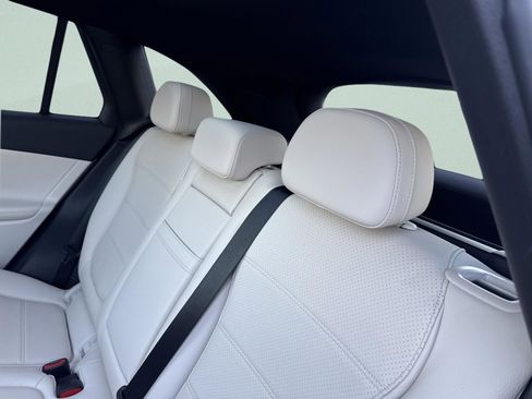 Certified 2025 Mercedes-Benz GLC 300 image 30