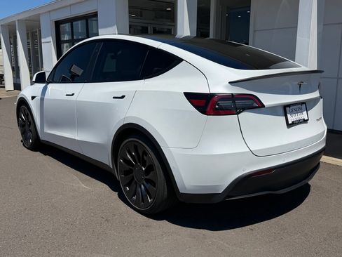 Used 2022 Tesla Model Y Performance AWD/4WD image 3