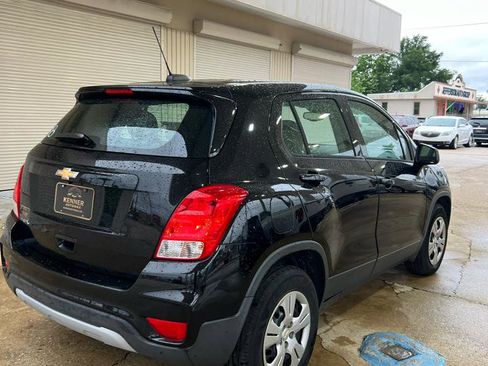 Used 2017 Chevrolet Trax LS FWD image 3