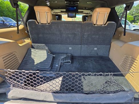 Used 2019 Cadillac Escalade ESV Platinum AWD/4WD image 32