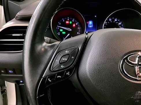 Used 2019 Toyota C-HR Limited FWD image 17