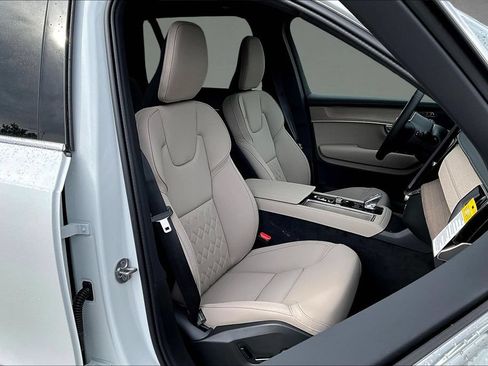 Used 2026 Volvo XC90 B6 Plus w/ Protection Package Premier AWD/4WD image 10