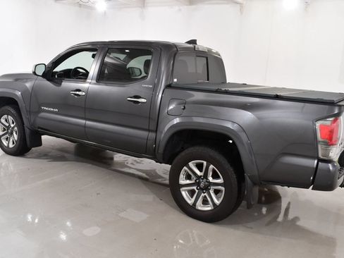 Used 2017 Toyota Tacoma Limited w/ Tow Package AWD/4WD image 15