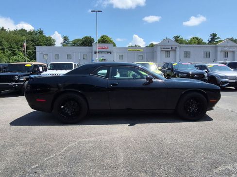 Used 2019 Dodge Challenger SXT RWD image 7