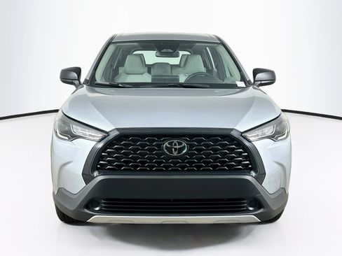 Used 2025 Toyota Corolla Cross L FWD image 2