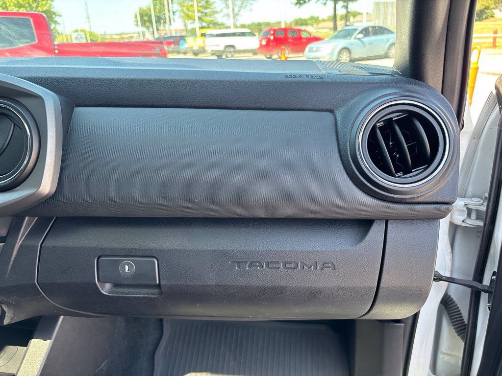 Used 2021 Toyota Tacoma TRD Off-Road w/ TRD Premium Off Road Package AWD/4WD image 33