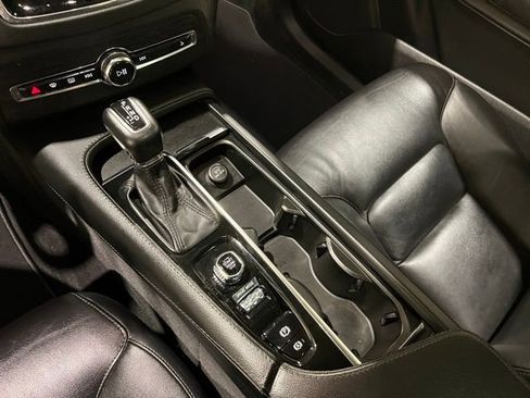 Used 2020 Volvo XC90 T5 Momentum w/ Protection Package image 18