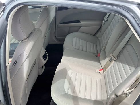 Used 2017 Ford Fusion SE image 18