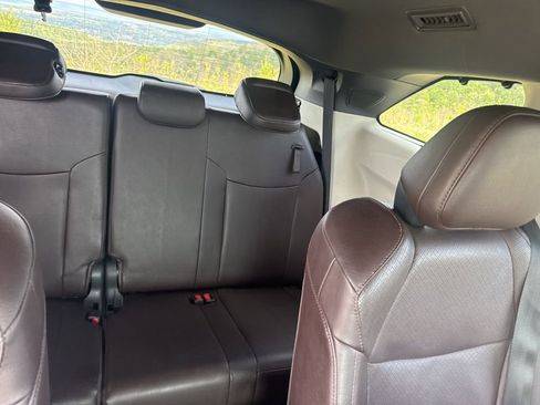 Used 2023 Toyota Sienna Platinum image 13