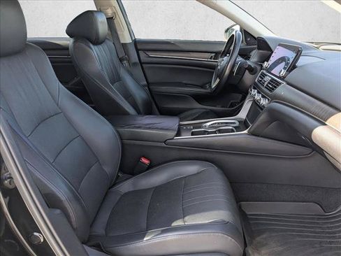 Used 2018 Honda Accord Touring image 17