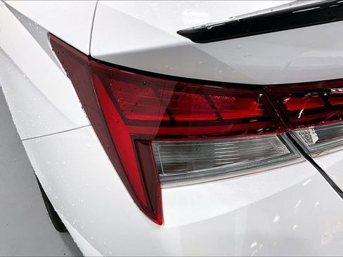 Certified 2025 Hyundai Elantra SEL image 38