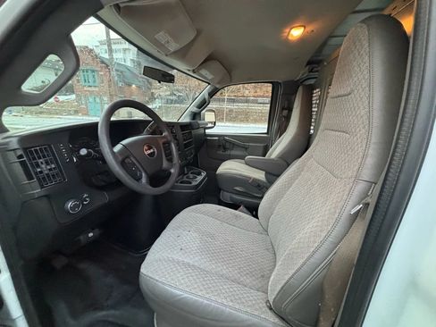 Used 2017 GMC Savana 2500 RWD image 11