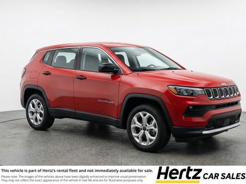 Used 2025 Jeep Compass Latitude AWD/4WD image 1