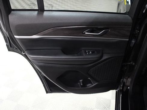 Used 2023 Jeep Grand Cherokee Limited AWD/4WD image 19