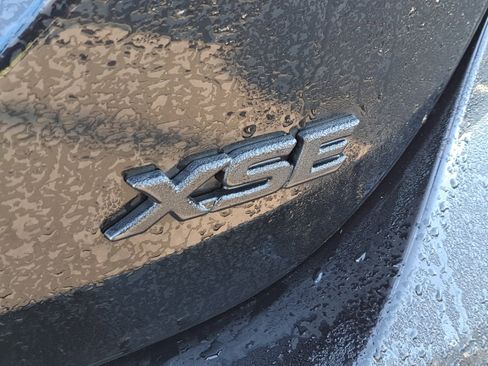 Used 2022 Toyota Camry XSE image 6