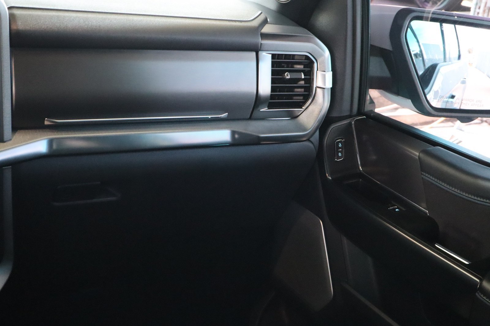 Used 2024 Ford F150 Platinum w/ Equipment Group 702A High AWD/4WD image 32