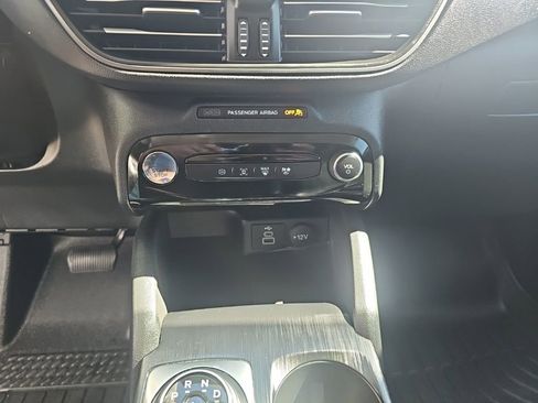 Used 2025 Ford Escape SE FWD image 17