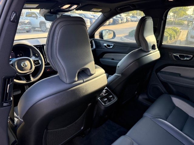 Used 2022 Volvo XC60 B5 R-Design FWD image 27