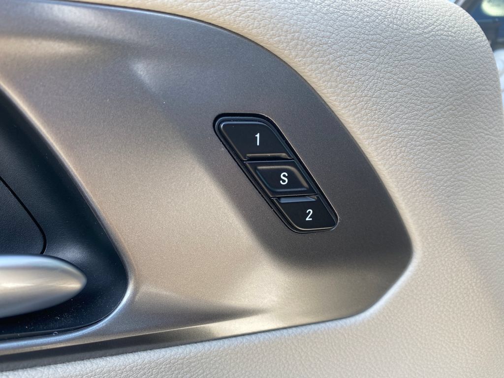 Used 2024 Chrysler Pacifica Touring-L FWD image 29