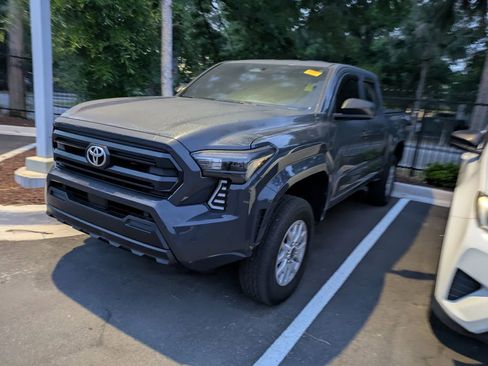 Used 2025 Toyota Tacoma SR AWD/4WD image 4