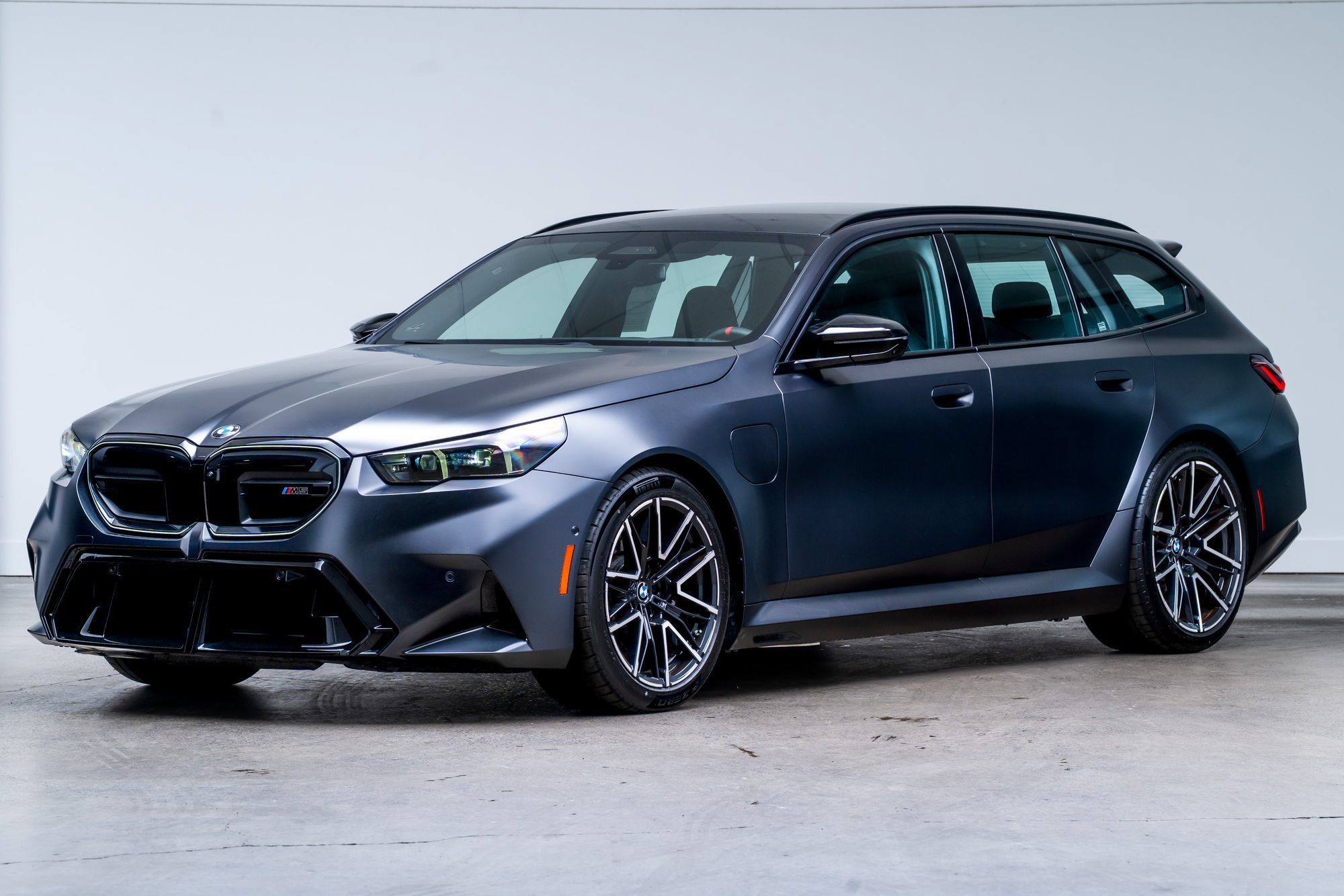 Used 2025 BMW M5 Touring AWD/4WD image 3