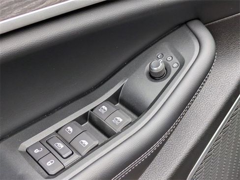 New 2025 Jeep Grand Cherokee L Limited w/ Luxury Tech Group II image 12