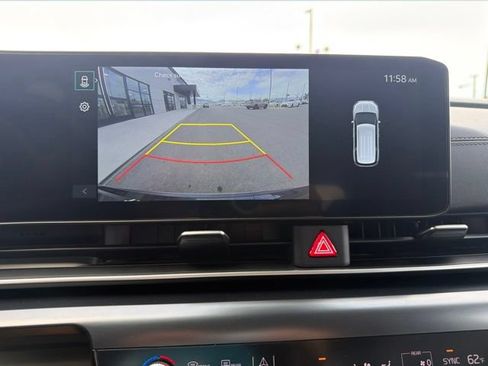 Used 2025 Kia Carnival FWD image 23