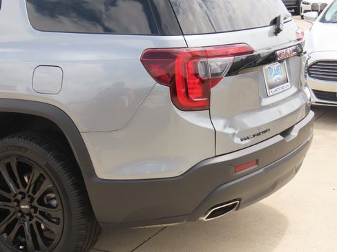 Used 2023 GMC Acadia SLE w/ Driver Convenience Package FWD image 16