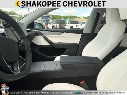 Used 2026 Tesla Model Y 2WD image 2