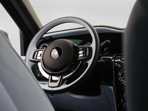 Certified 2025 Rolls-Royce Cullinan Black Badge AWD/4WD image 17