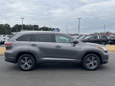 Used 2016 Toyota Highlander XLE image 28