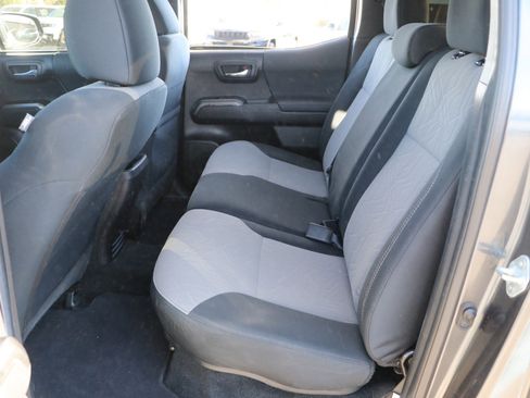 Used 2022 Toyota Tacoma TRD Off-Road image 27