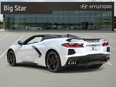 Used 2021 Chevrolet Corvette Stingray Convertible w/ Z51 Performance Package image 3