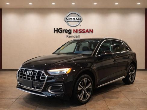 Used 2021 Audi Q5 2.0T Premium Plus w/ Premium Plus Package AWD/4WD image 3
