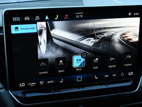 Used 2025 Volkswagen Golf w/ Euro Style Package image 19