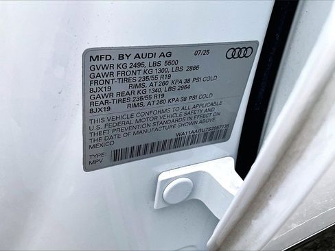 Used 2025 Audi Q5 Premium w/ Convenience Package image 19
