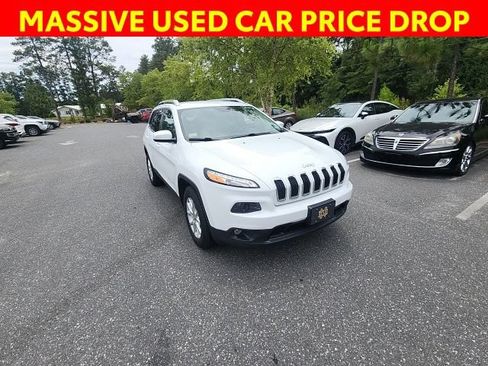 Used 2017 Jeep Cherokee Latitude w/ True North Edition AWD/4WD image 3