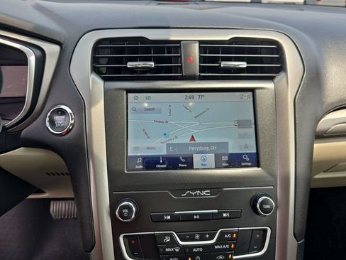 Used 2020 Ford Fusion SE FWD image 14