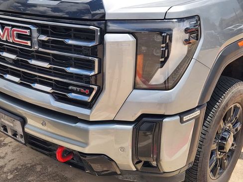 Used 2025 GMC Sierra 2500 AT4 w/ AT4 Premium Plus Package AWD/4WD image 8