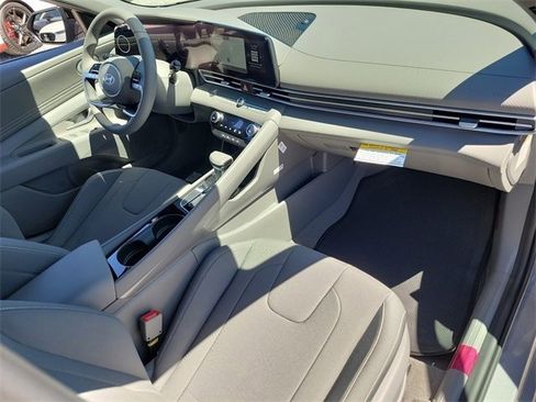 New 2025 Hyundai Elantra SEL image 11