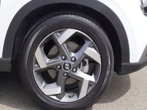 Used 2023 Hyundai Venue SEL FWD image 5