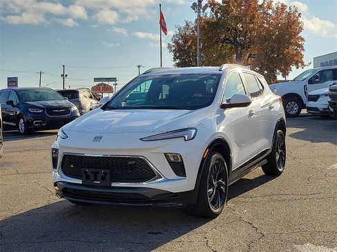 Used 2024 Buick Encore GX Sport Touring image 2