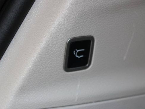 Used 2023 Chrysler Pacifica Limited FWD image 28